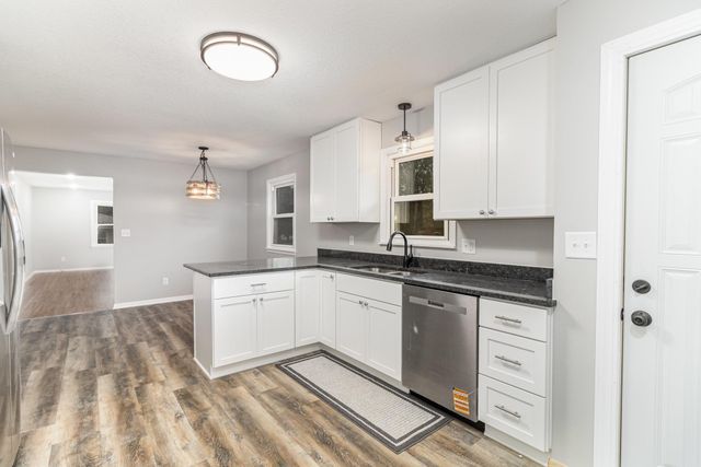 1448 Glynview Trail, Faribault, MN 55021