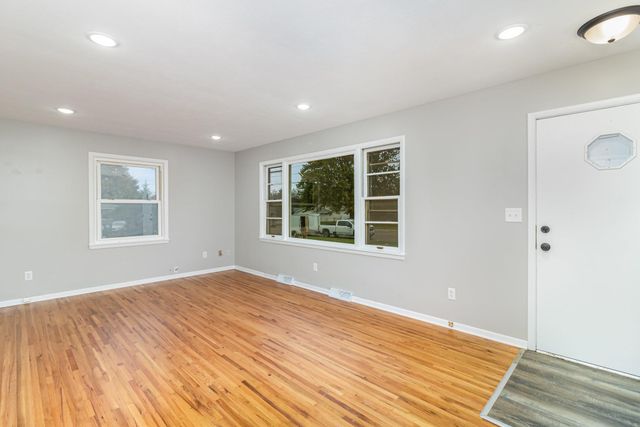 1448 Glynview Trail, Faribault, MN 55021