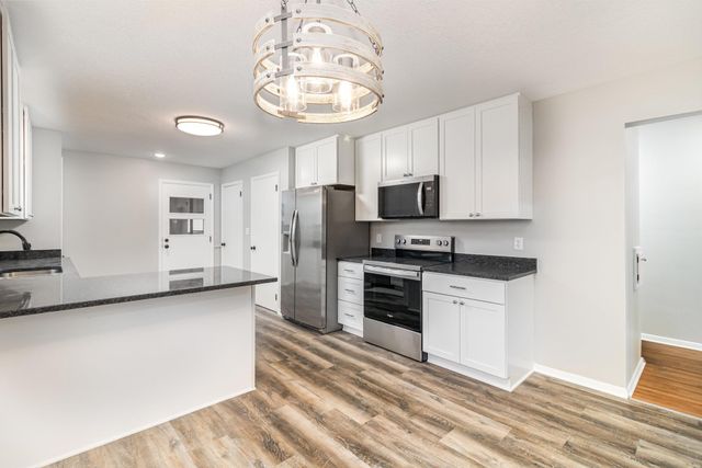 1448 Glynview Trail, Faribault, MN 55021