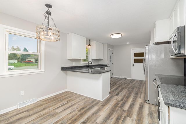 1448 Glynview Trail, Faribault, MN 55021