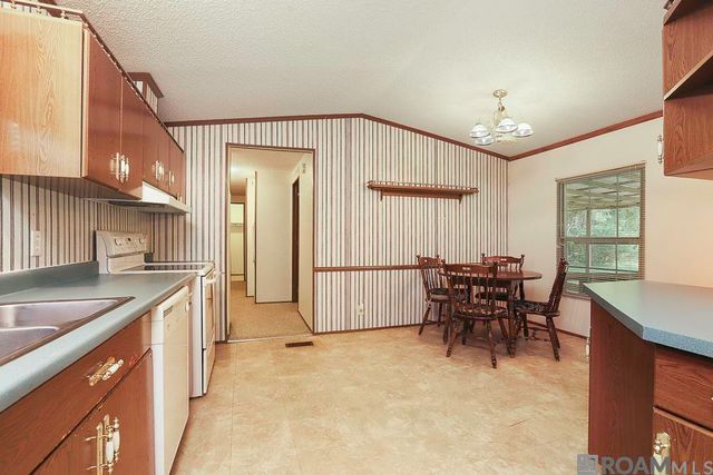 29437 Burns Ln, Walker, LA 70785