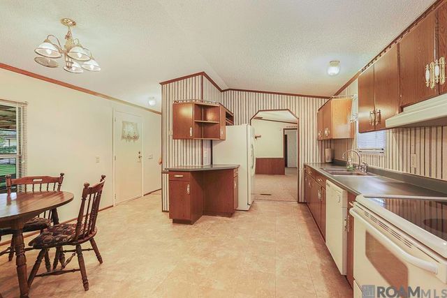 29437 Burns Ln, Walker, LA 70785