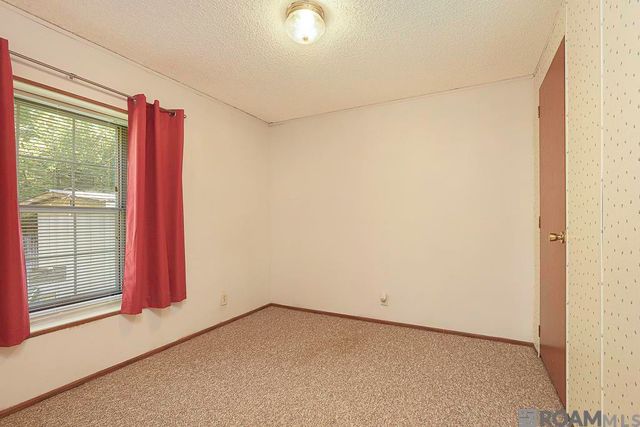 29437 Burns Ln, Walker, LA 70785