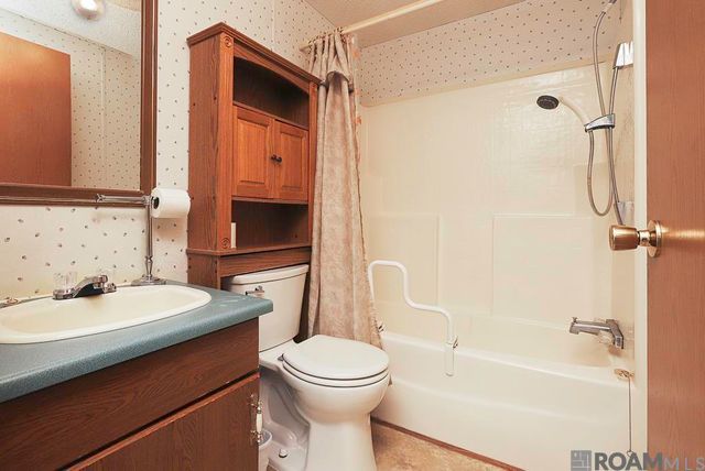 29437 Burns Ln, Walker, LA 70785