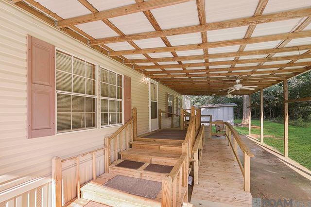 29437 Burns Ln, Walker, LA 70785