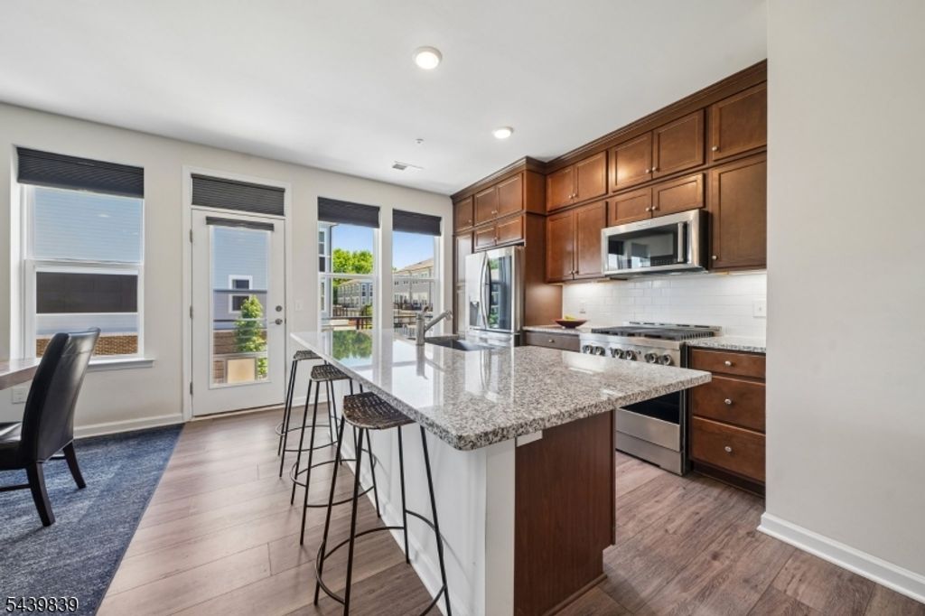 7 Jessica Ln 11202, Union Twp., NJ 07083 — exterior