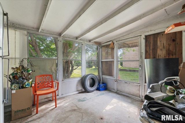 1505 W 14TH Street, Davenport, IA 52804