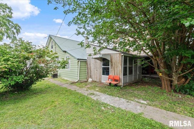 1505 W 14TH Street, Davenport, IA 52804