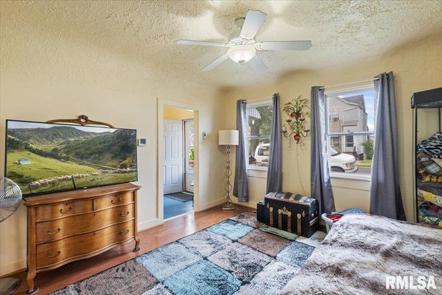 1505 W 14TH Street, Davenport, IA 52804