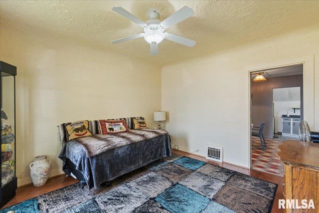 1505 W 14TH Street, Davenport, IA 52804