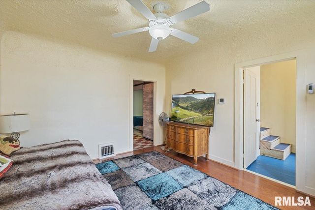 1505 W 14TH Street, Davenport, IA 52804