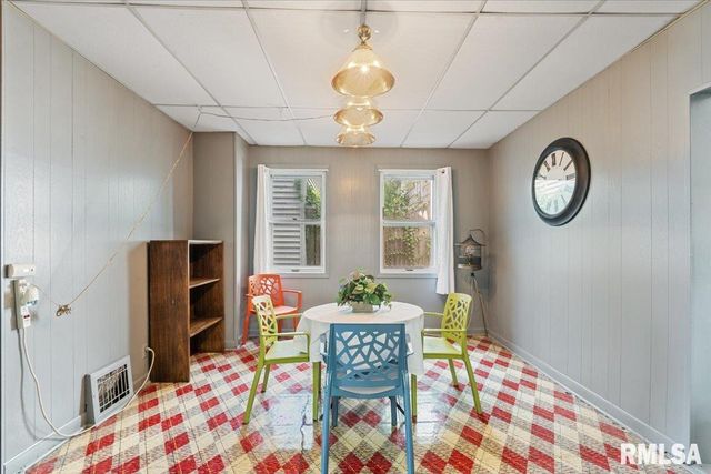 1505 W 14TH Street, Davenport, IA 52804