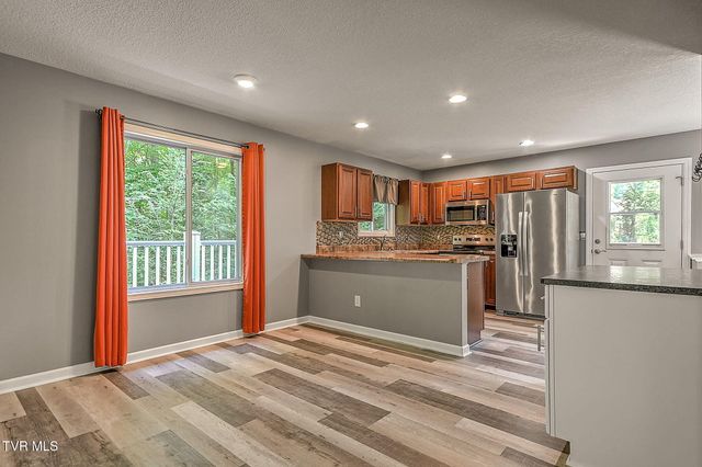 5 Poplar Wood Court, Johnson City, TN 37604