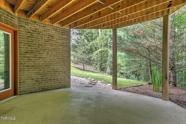 5 Poplar Wood Court, Johnson City, TN 37604
