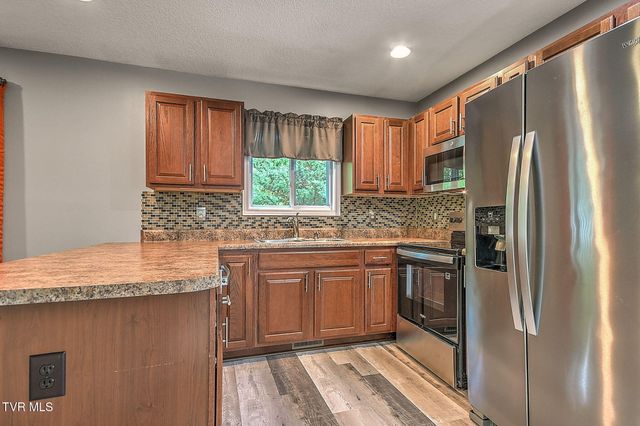 5 Poplar Wood Court, Johnson City, TN 37604