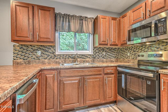 5 Poplar Wood Court, Johnson City, TN 37604