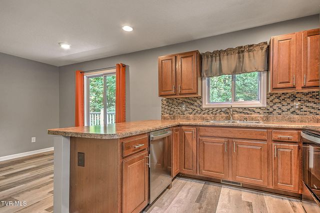 5 Poplar Wood Court, Johnson City, TN 37604
