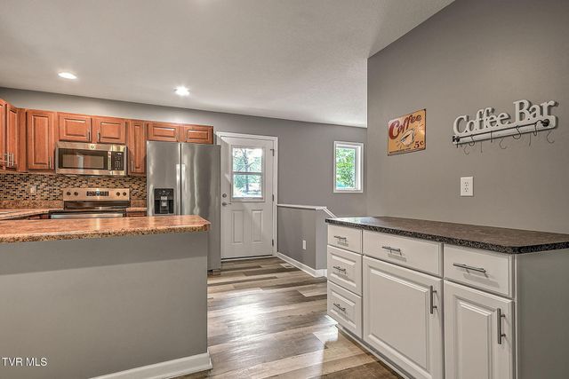 5 Poplar Wood Court, Johnson City, TN 37604