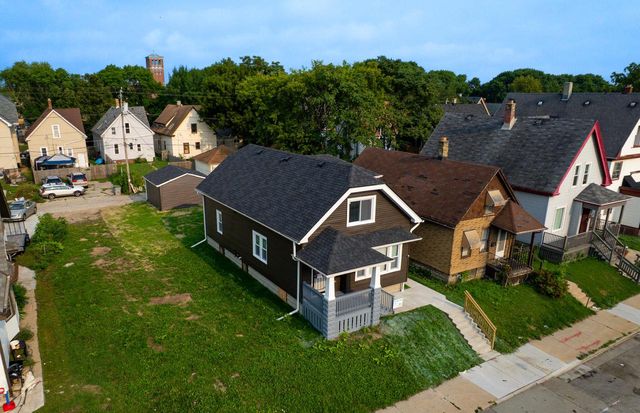 2920 N 27th STREET, Milwaukee, WI 53210