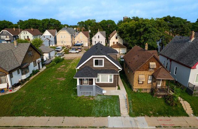 2920 N 27th STREET, Milwaukee, WI 53210