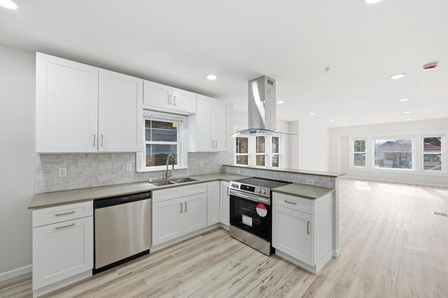 2920 N 27th STREET, Milwaukee, WI 53210