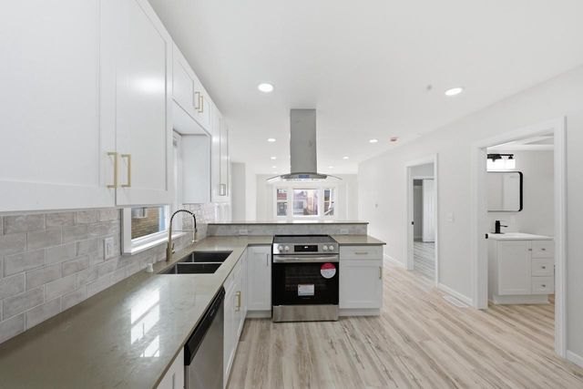 2920 N 27th STREET, Milwaukee, WI 53210