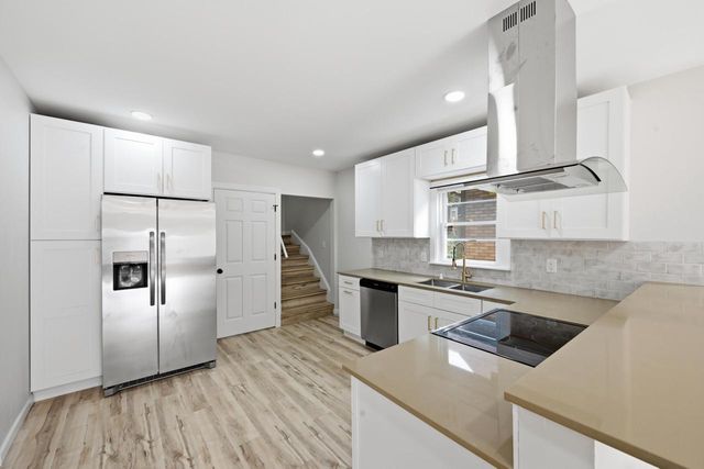 2920 N 27th STREET, Milwaukee, WI 53210