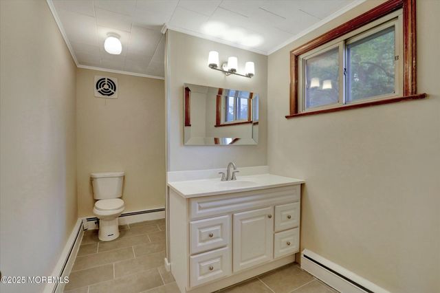 4 June Place, Aberdeen, NJ 07747