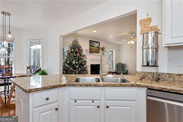 1115 Lake Lucerne Road SW, Lilburn, GA 30047