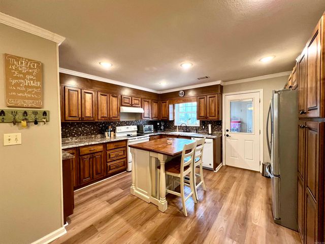 82 County Road 321, Jonesboro, AR 72401