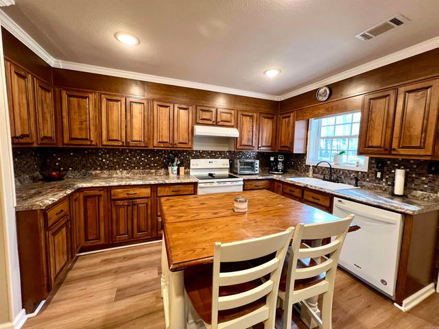 82 County Road 321, Jonesboro, AR 72401