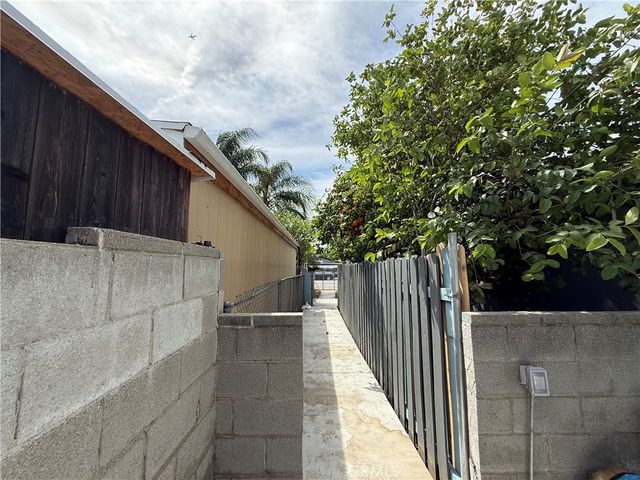 20953 Saticoy, Canoga Park, CA 91304