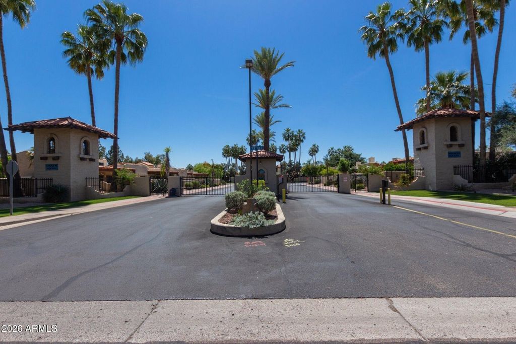 2915 W KELTON Lane, Phoenix, AZ 85053 — photo 2