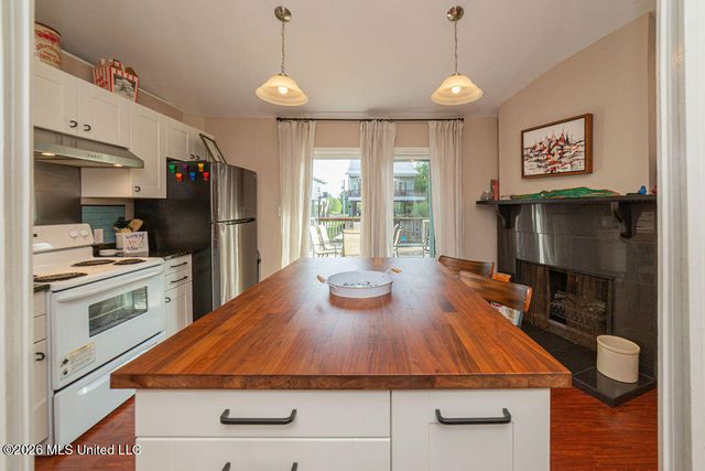 4070 Cardinal Street, Bay Saint Louis, MS 39520