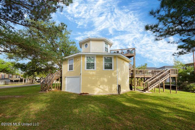 4070 Cardinal Street, Bay Saint Louis, MS 39520