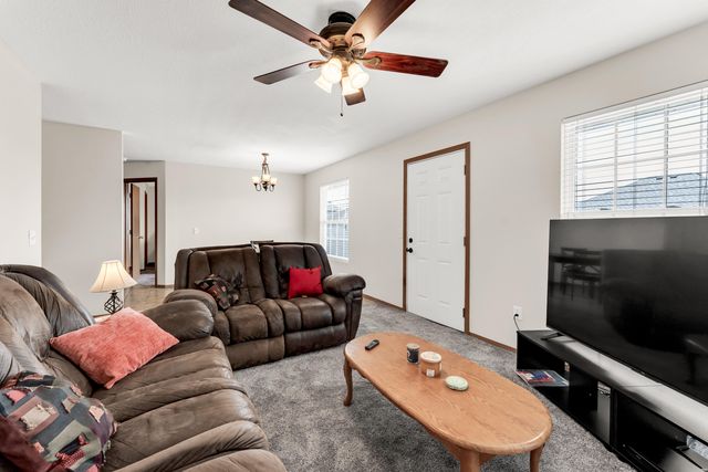 2462 W Cedar Creek Drive, Springfield, MO 65803