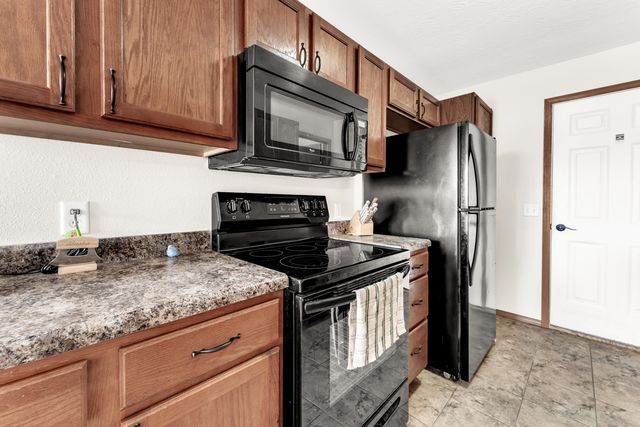 2462 W Cedar Creek Drive, Springfield, MO 65803