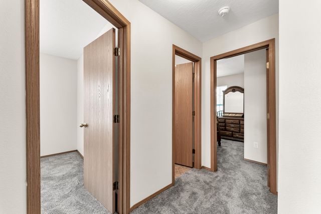 2462 W Cedar Creek Drive, Springfield, MO 65803