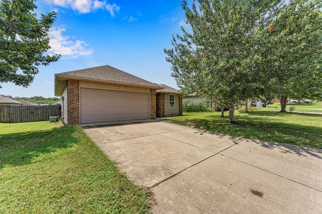 2462 W Cedar Creek Drive, Springfield, MO 65803