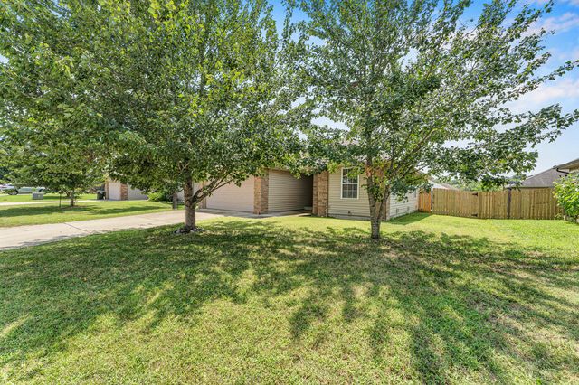 2462 W Cedar Creek Drive, Springfield, MO 65803