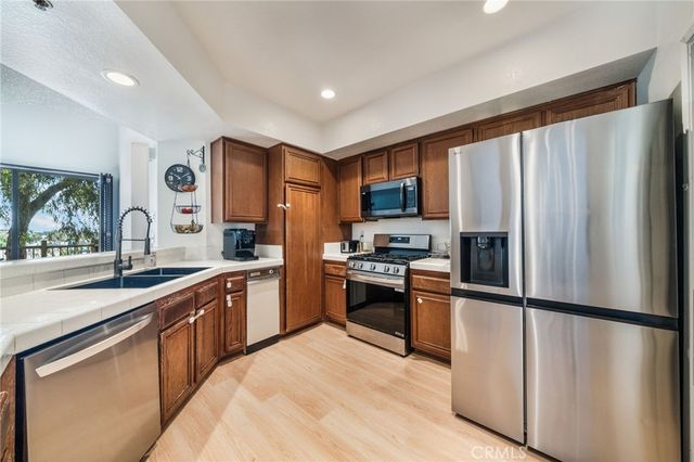 2551 Plaza Del Amo, Torrance, CA 90503