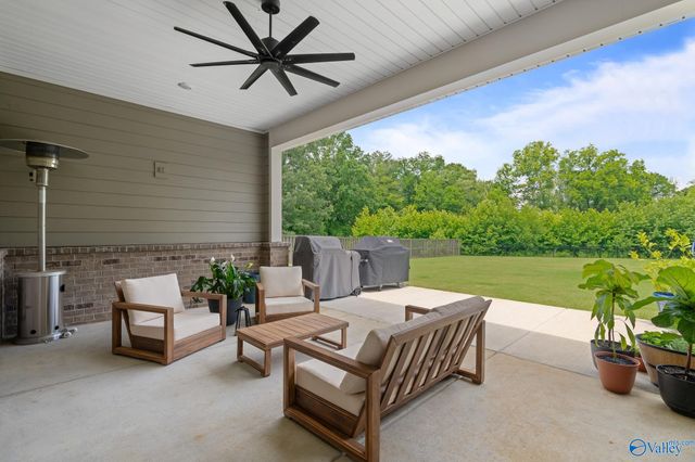 7529 Speckle Belly Boulevard SE, Owens Cross Roads, AL 35763