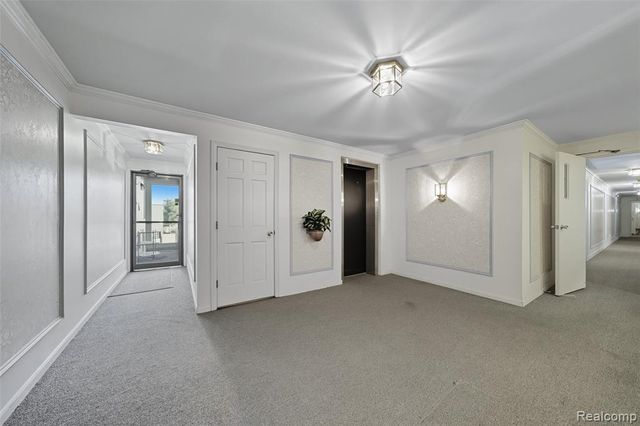 19710 W 13 Mile Road 108, Beverly Hills, MI 48025