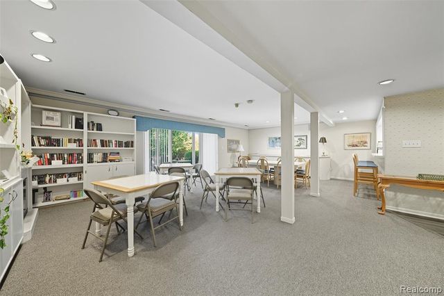 19710 W 13 Mile Road 108, Beverly Hills, MI 48025