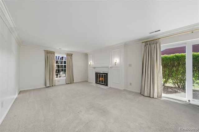 19710 W 13 Mile Road 108, Beverly Hills, MI 48025