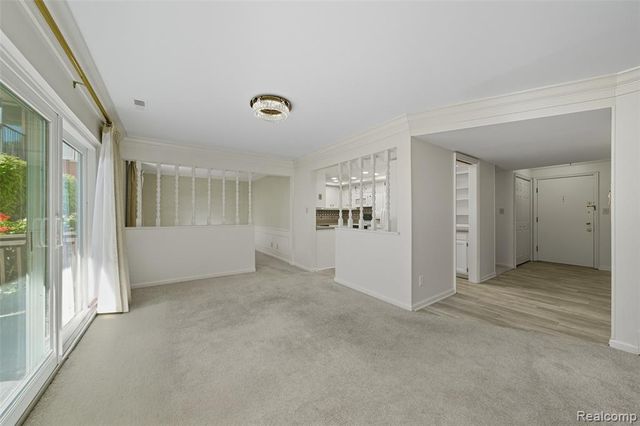 19710 W 13 Mile Road 108, Beverly Hills, MI 48025