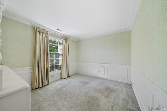 19710 W 13 Mile Road 108, Beverly Hills, MI 48025