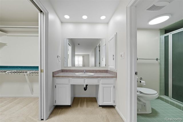 19710 W 13 Mile Road 108, Beverly Hills, MI 48025