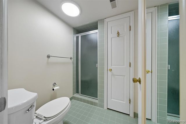 19710 W 13 Mile Road 108, Beverly Hills, MI 48025