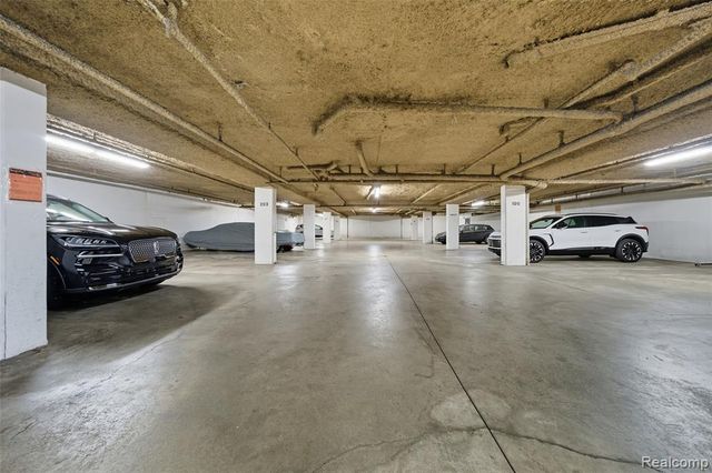 19710 W 13 Mile Road 108, Beverly Hills, MI 48025